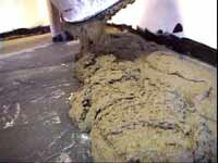 Выкладывание ровнителя на пол