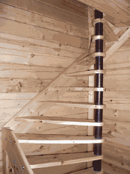 Винтовая лестница с дополнительным опиранием на тетиву