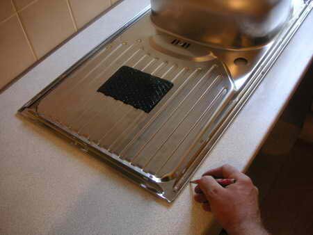 Очерчиваем контуры мойки