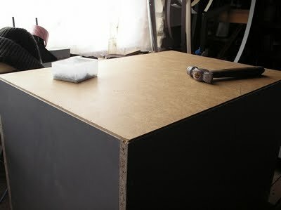 Забиваем заднею стенку