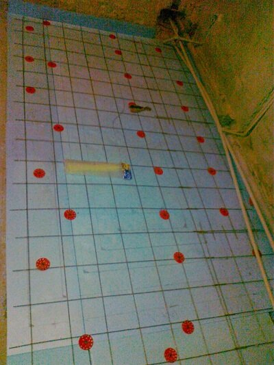 Тёплые "водяные" полы - укладывание армировочной стальной сетки