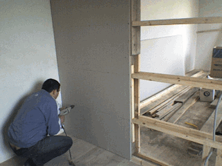 Общиваем гипсокартон перегородку