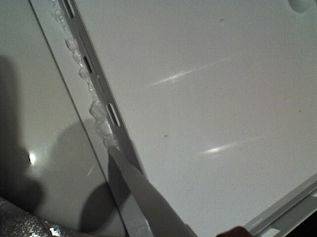 Как установить сантехнический люк на клей