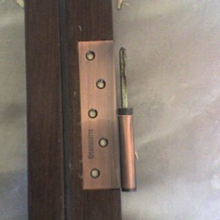 Углубление для петель в двери с помощью фрезера