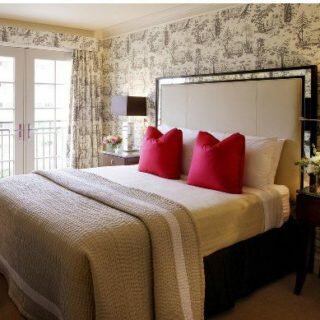 Как правильно наклеить обои с рисунком