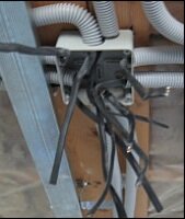 Соединение проводов в распределительной коробке