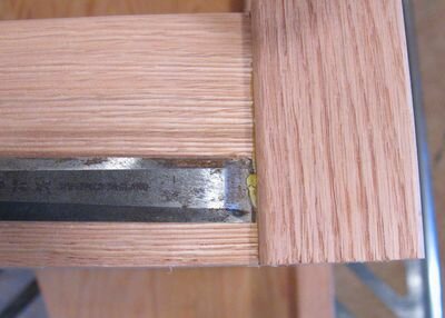 Удаляем излишки клея