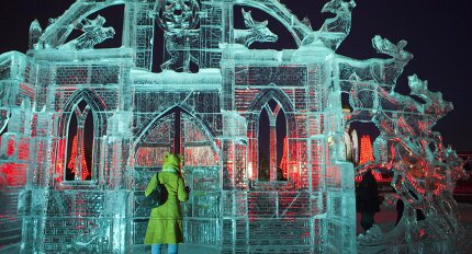 Ледовый городок с тюрьмой, банком и ЗАГСом сделают в "Сокольниках" в Москве