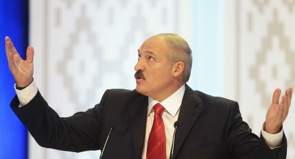 "В подмосковном лесу деревьев меньше, чем дворцов"- Лукашенко