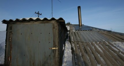 Семья из Новосибирской области, на чей дом упал фрагмент спутника, обратится в суд