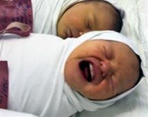 Строители подарили первому родившемуся в медцентре ребенку - 100 тысяч рублей