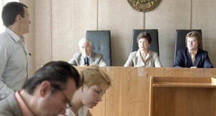 За гибель женщины при обрушении потолка осужден глава стройфирмы Красноярска 