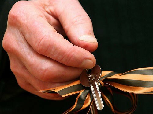 Внучка для своей бабушки ветерана добилась жилья