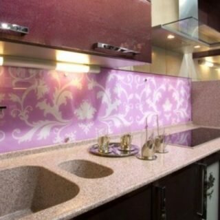 Крепим стеновые панели на кухне