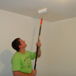 Как покрасить потолок