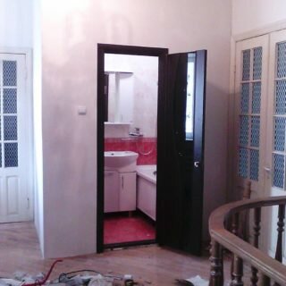 Деревянный пол в ванной комнате